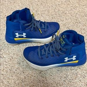 Youth Under Armour Steph Curry basketball shoes